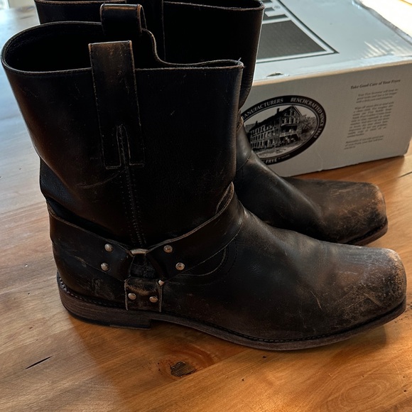 Frye Distressed Black Leather Smith Harness Men's Boots - Picture 2 of 10